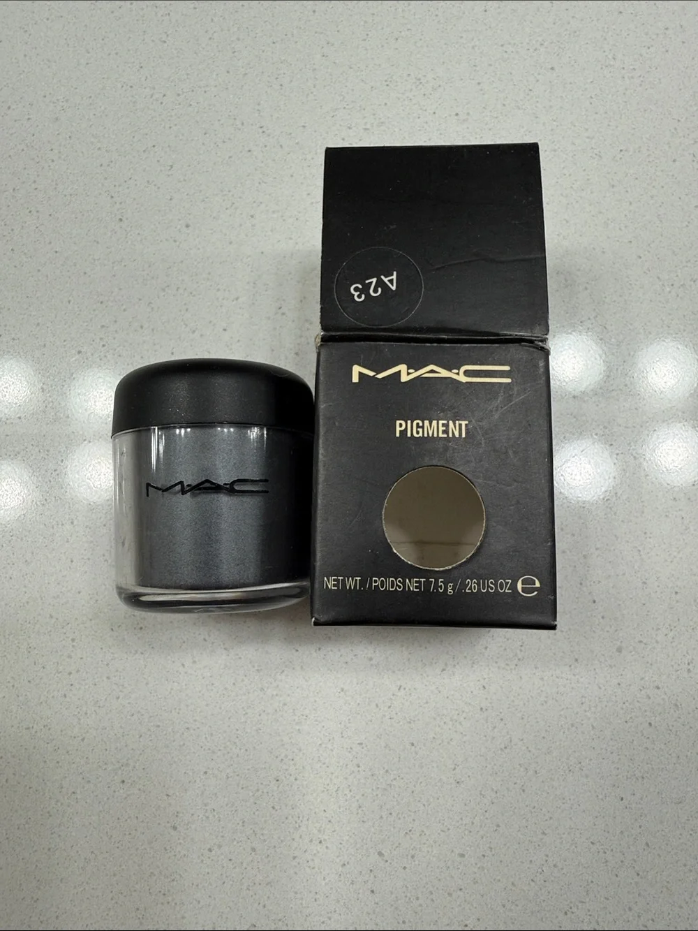 MAC Cosmetics Pigment Jar in Metallic Charcoal Black
